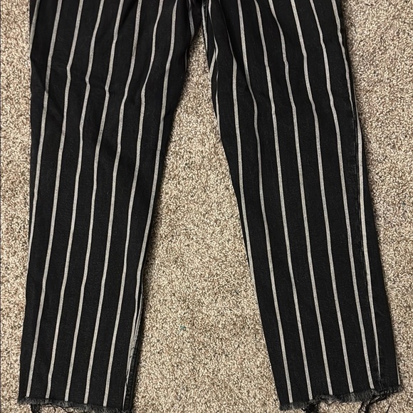 Abercrombie and ditch Black and White Striped raw hem Jeans - Picture 7 of 7